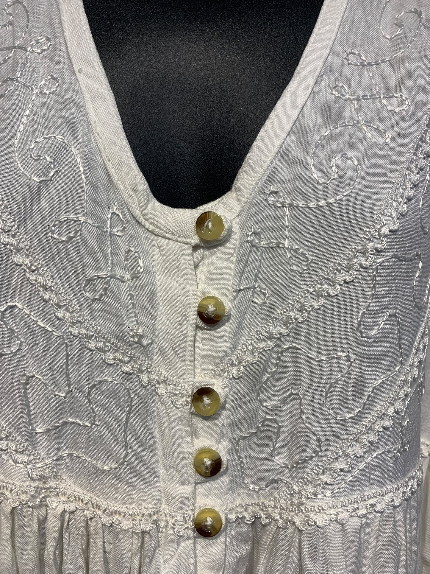 Indian Sleeveless Button Up Top with Embroidery Detailing